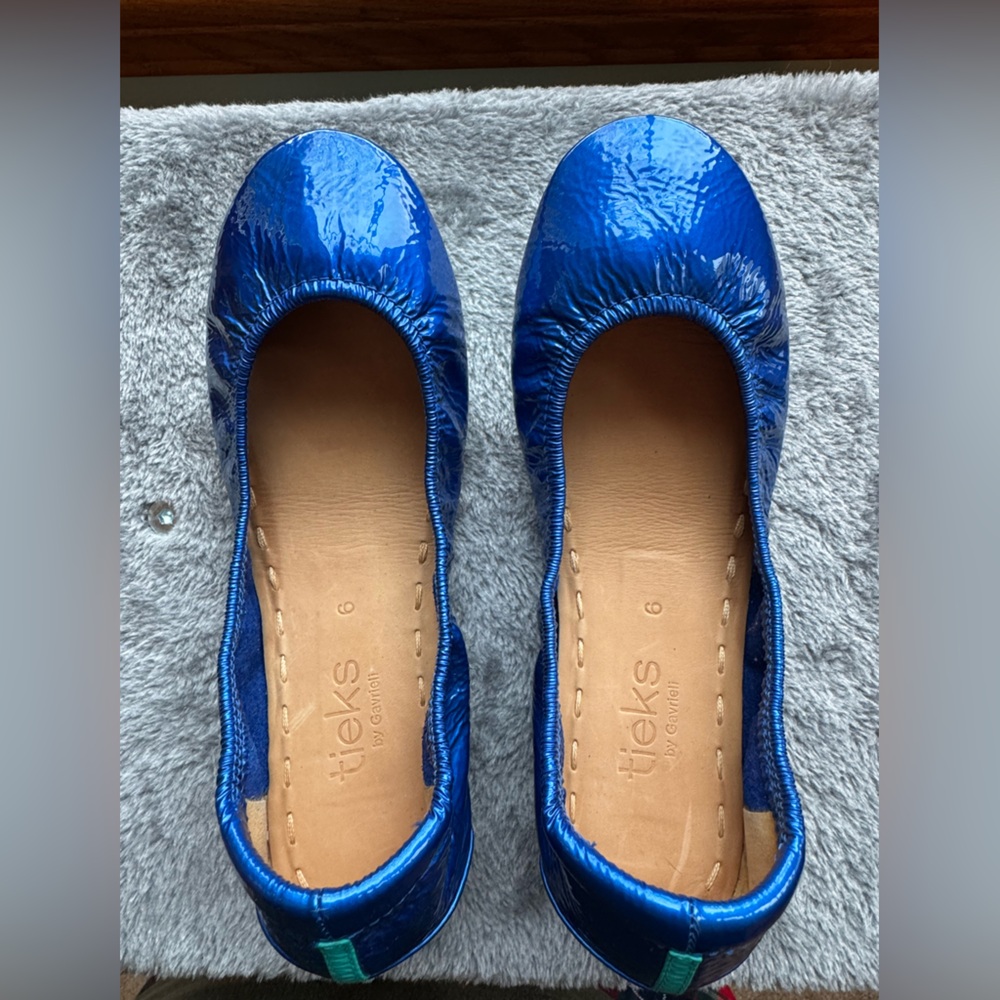 Size 6 Sapphire Patent Tieks